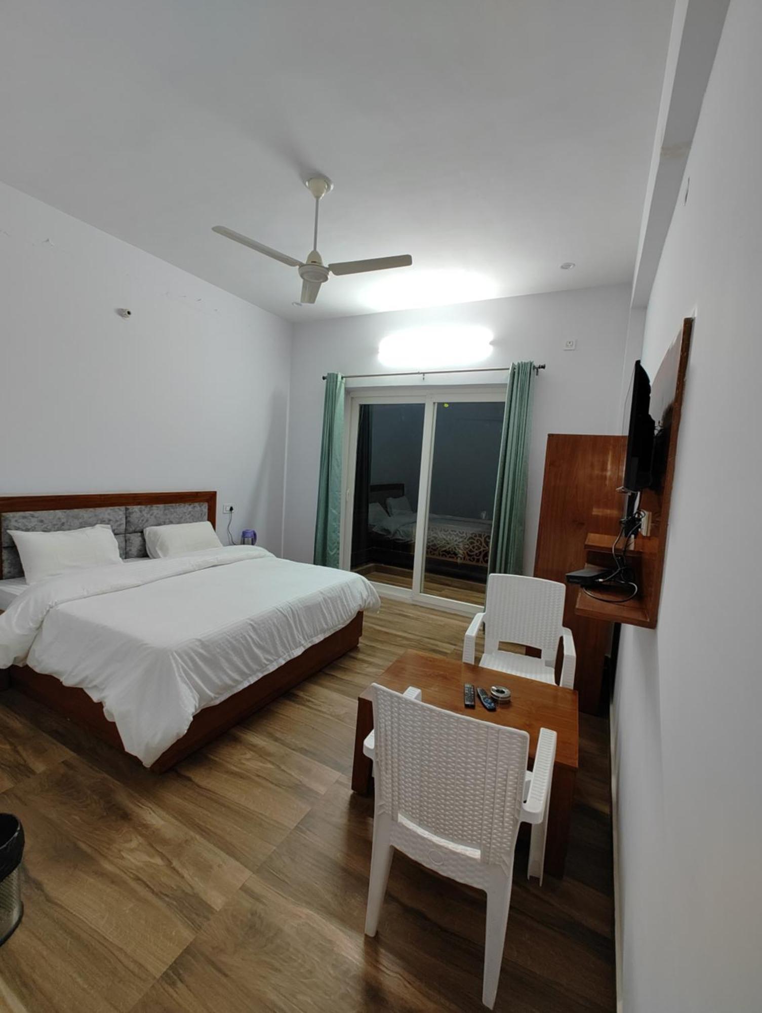 Hotel Anantam Residency Uttarkāshi 객실 사진